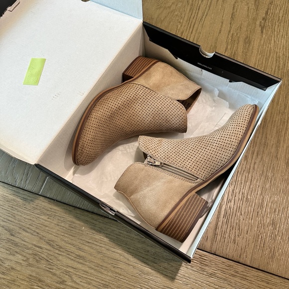 MIA Suede Ankle Booties Side Zip Size 6.5 Stone - Picture 2 of 9